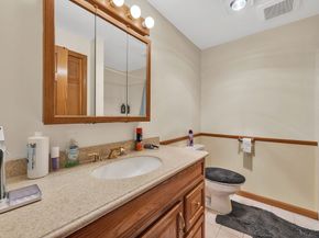 101 Long Hill Dr, Leominster MA 01453