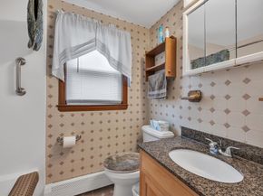 101 Long Hill Dr, Leominster MA 01453