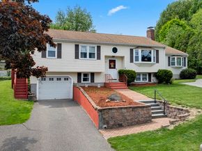 101 Long Hill Dr, Leominster MA 01453