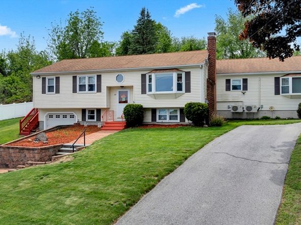 101 Long Hill Dr, Leominster MA 01453