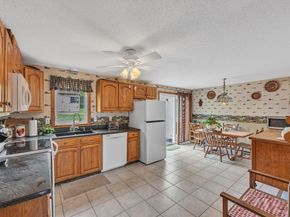 101 Long Hill Dr, Leominster MA 01453
