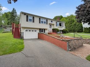 101 Long Hill Dr, Leominster MA 01453