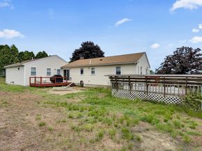 101 Long Hill Dr, Leominster MA 01453