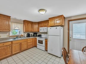 101 Long Hill Dr, Leominster MA 01453