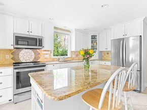 6 Crestview Dr, Westborough MA 01581