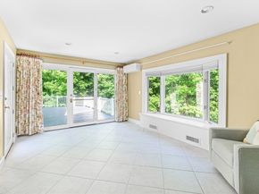 6 Crestview Dr, Westborough MA 01581