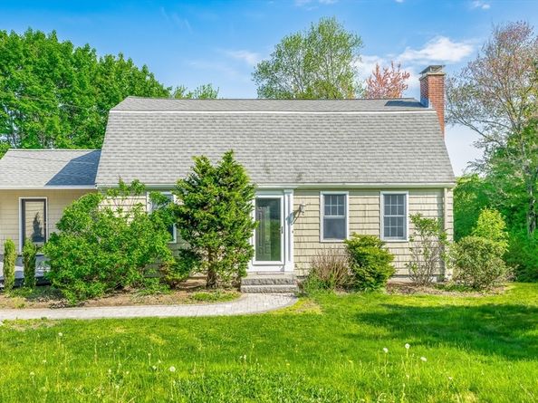 6 Crestview Dr, Westborough MA 01581
