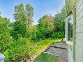 6 Crestview Dr, Westborough MA 01581