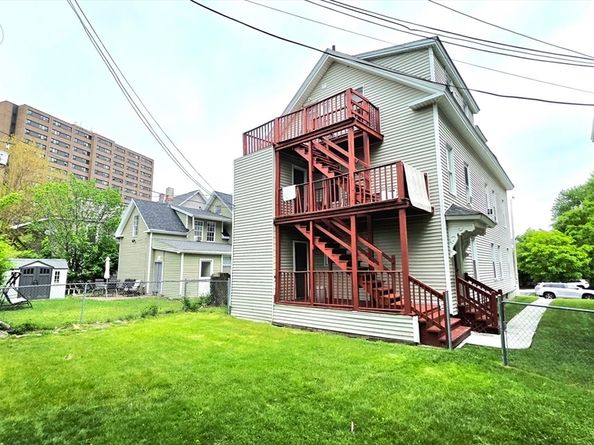 16 Bellevue St, Worcester MA 01609