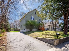 608 Church St, Northbridge MA 01588