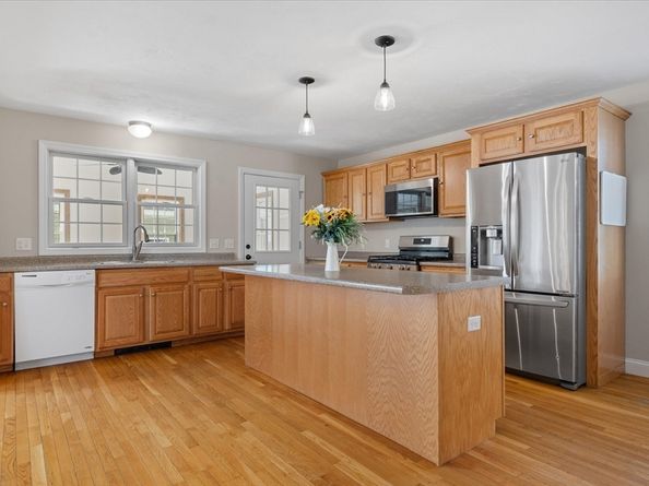 608 Church St, Northbridge MA 01588