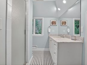 8 Buttercup Ln, Dover MA 02030
