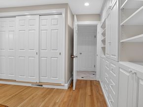 8 Buttercup Ln, Dover MA 02030