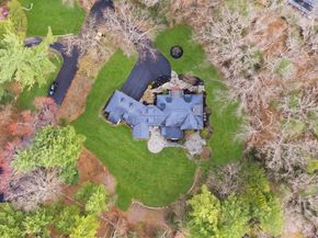 8 Buttercup Ln, Dover MA 02030