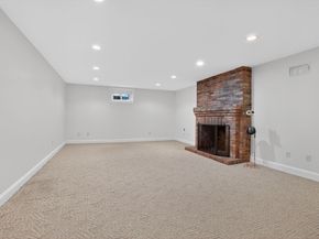 8 Buttercup Ln, Dover MA 02030
