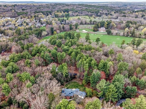 8 Buttercup Ln, Dover MA 02030