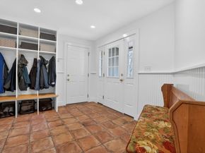 8 Buttercup Ln, Dover MA 02030