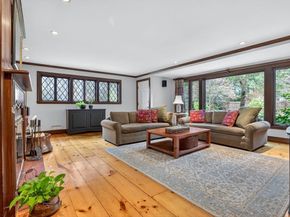 8 Buttercup Ln, Dover MA 02030
