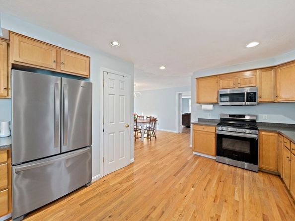 124 Pond St, Weymouth MA 02190