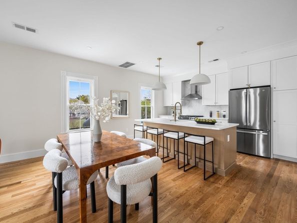 16 Harbor View St 2, Boston MA 02125