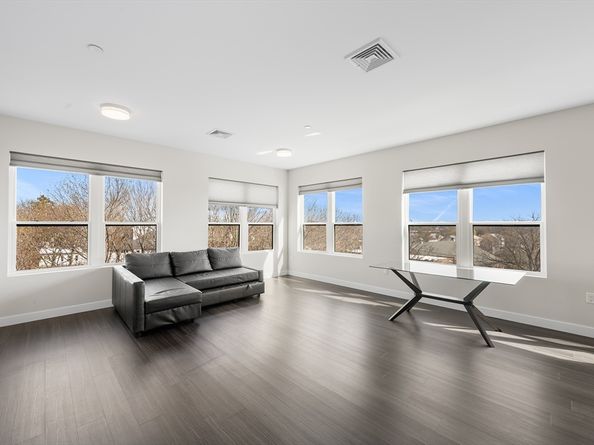 999 Hancock St 502, Quincy MA 02169