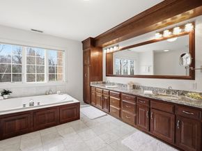 29 Hoveys Pond Dr, Boxford MA 01921
