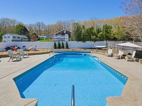 2 Kimberly Ln, Blackstone MA 01504