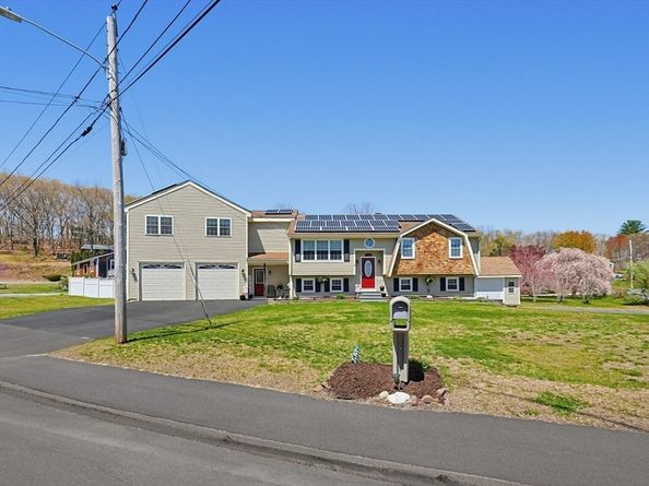 2 Kimberly Ln, Blackstone MA 01504