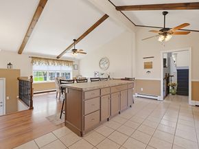 2 Kimberly Ln, Blackstone MA 01504