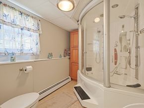 2 Kimberly Ln, Blackstone MA 01504