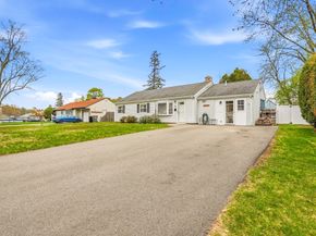 18 Brookfield Ter, Framingham MA 01701