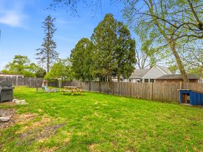 18 Brookfield Ter, Framingham MA 01701