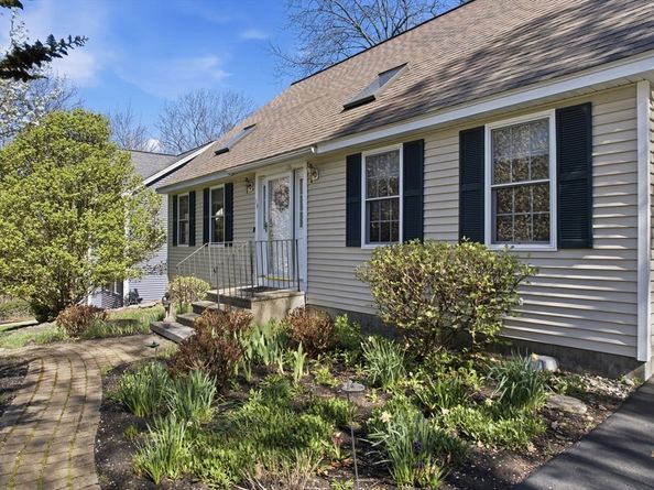 19 Brendan Rd, Clinton MA 01510