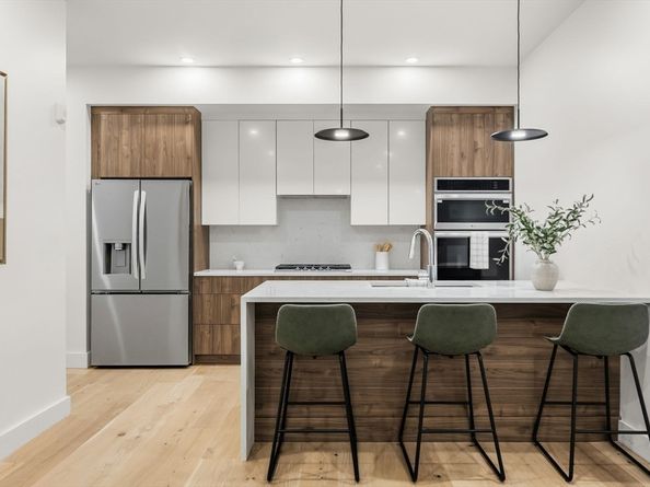 47 Condor 202A, Boston MA 02128