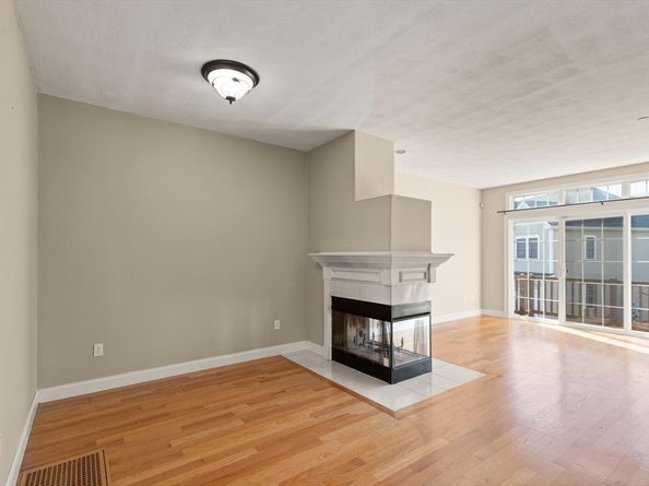 9 Nirvana Dr 2E, Saugus MA 01906