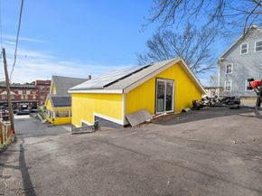 129 High St, Clinton MA 01510