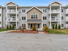 3312 Briarwood Vlg 3312, Clinton MA 01510