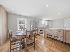 28 Lilly Ln, Dedham MA 02026