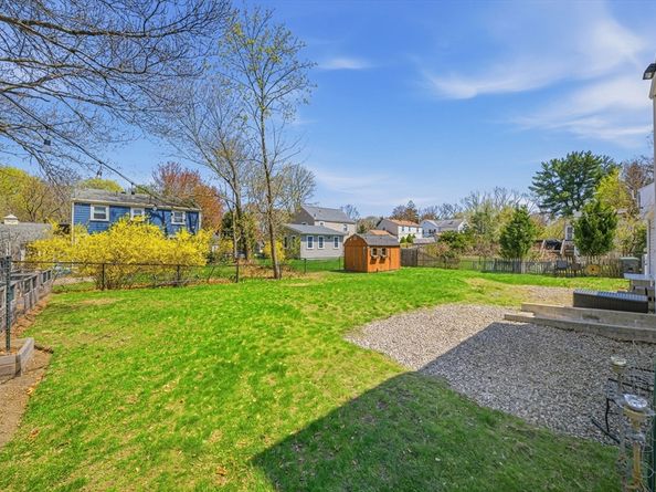 28 Lilly Ln, Dedham MA 02026
