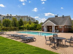 10 Seaport Dr 2217, Quincy MA 02171