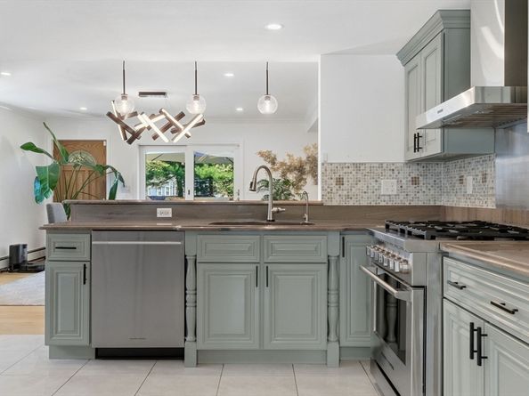 66 Pleasant St, Melrose MA 02176