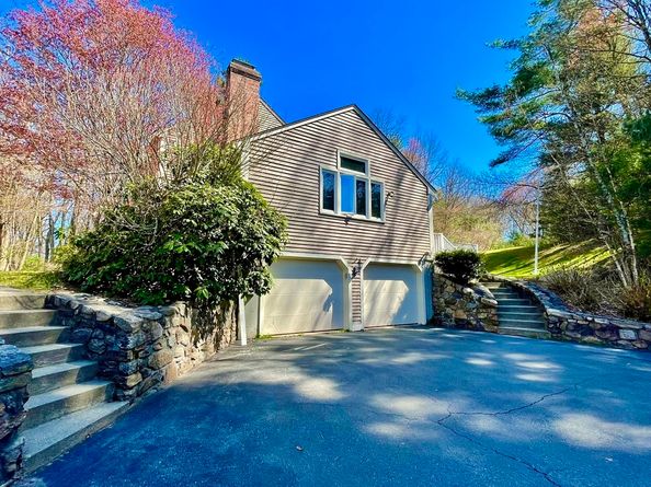 128 Upton Rd, Westborough MA 01581