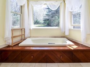 128 Upton Rd, Westborough MA 01581