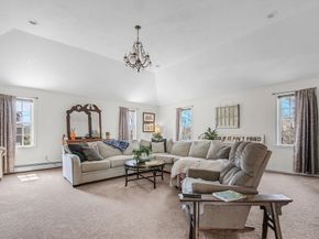 4 Brintnal Dr, Rutland MA 01543