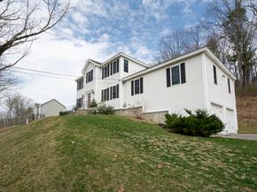 4 Brintnal Dr, Rutland MA 01543