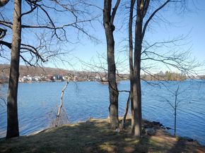 36 Canna Dr, Shrewsbury MA 01545