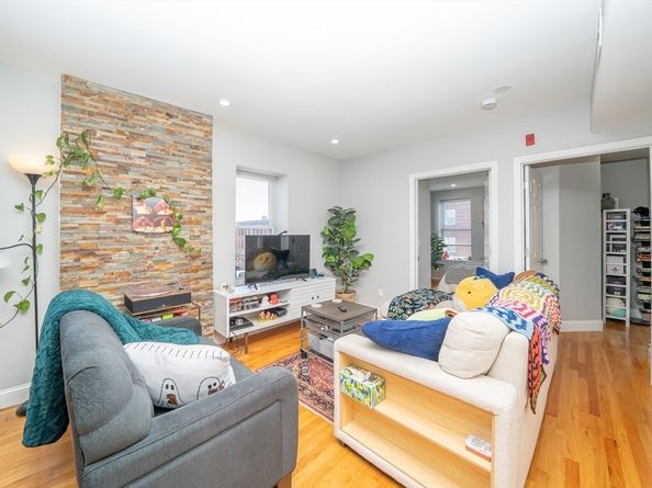 28 Chelsea St, Boston MA 02128