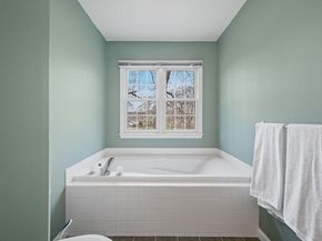 3 Quaker Way 40, Westborough MA 01581