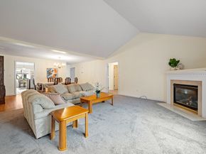3 Quaker Way 40, Westborough MA 01581