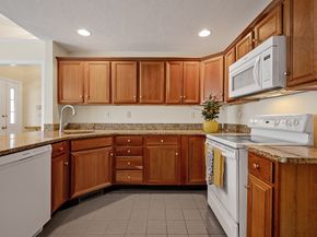 3 Quaker Way 40, Westborough MA 01581